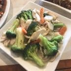 Best Chicken with Broccoli in Roselle, IL